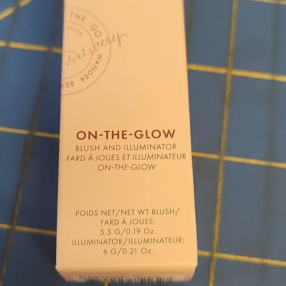 Wander Beauty On-The-Glow Blush  Illuminator Strawberry Fields/ Nude Glow New